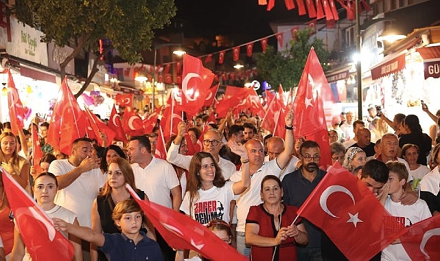 &Ccedil;eşme&rsquo;de 30 Ağustos Zafer Bayramı Coşkusu