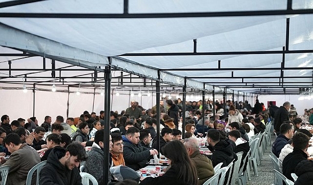 &Ccedil;eşme&rsquo;de Ramazan birlikte yaşanıyor: İlk 3 g&uuml;n yoğun ilgi g&ouml;rd&uuml;