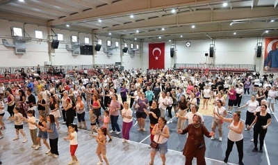 &Ccedil;iğli&rsquo;de Aerobik ve Dans Gecesi Coşkusu