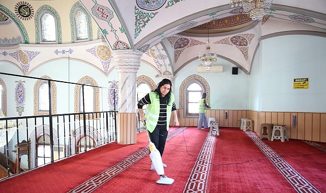 &Ccedil;iğli&rsquo;de İbadethaneler İ&ccedil;in Temizlik Mesaisi
