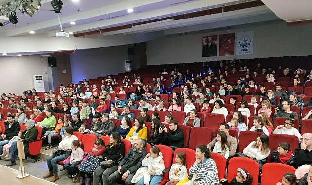 &Ccedil;iğli&rsquo;de Minikler Mikroplara Karşı Sahneye &Ccedil;ıktı