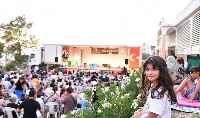 &Ccedil;iğli&rsquo;de yaz akşamları tiyatroyla şenleniyor