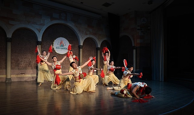 &Ccedil;in K&uuml;lt&uuml;r&uuml; Dans Eşliğinde Sanatseverlerle Buluştu