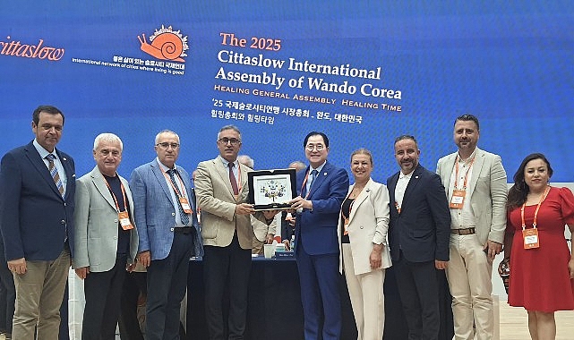 Cittaslow Fikir Maratonu &ouml;d&uuml;l&uuml; Başkan B&ouml;cek&rsquo;e takdim edildi