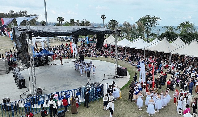 &Ccedil;ocuk Festivali Galası renkli g&ouml;r&uuml;nt&uuml;lere sahne oldu
