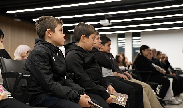 &Ccedil;ocuk kitap yazarları, &ldquo;&Ccedil;ocuklarınızı prizden &ccedil;ekin&rdquo; dedi ve ekledi;  &ldquo;Teknoloji değil, hayal b&uuml;y&uuml;t&uuml;r&rdquo;