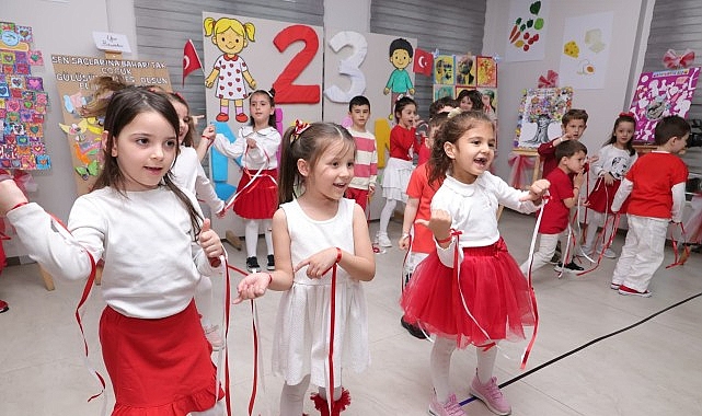 &Ccedil;ocuklar 23 Nisan&rsquo;ı Osmangazi&rsquo;de Coşkuyla Kutladı