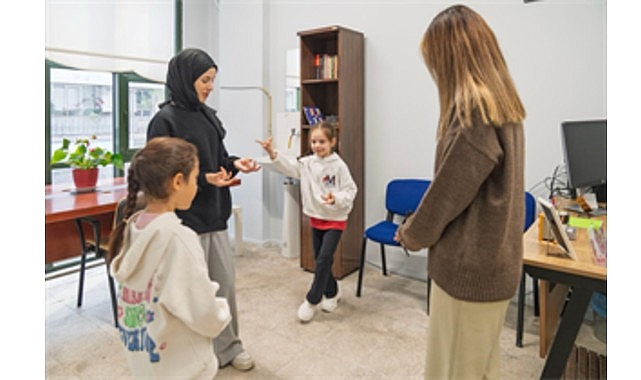 &Ccedil;ocuklar Renkli Harfler ile &ouml;ğreniyor