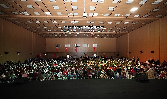 &Ccedil;ocuklar Tiyatro Etkinliğine B&uuml;y&uuml;k İlgi G&ouml;sterdi
