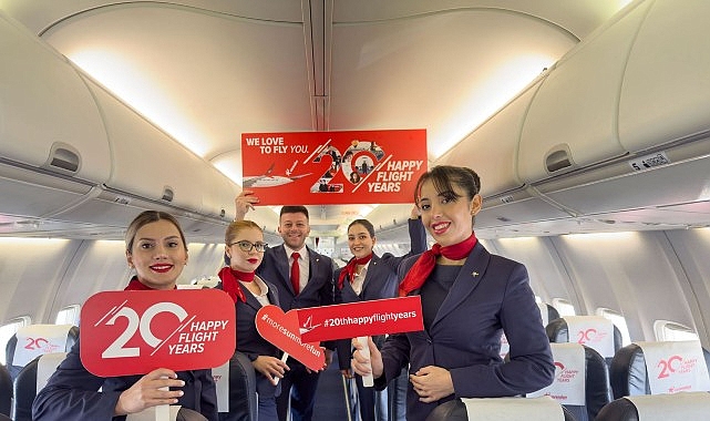 Corendon Airlines 20. yaşını yolcularıyla g&ouml;ky&uuml;z&uuml;nde kutluyor