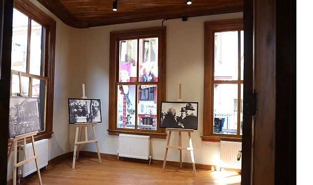 Cumhuriyet Galerisi Kapılarını A&ccedil;ıyor