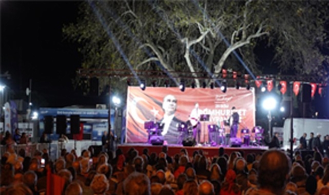 &ldquo;Cumhuriyet Her Yerde&rdquo; bayram coşkusunu doruğa &ccedil;ıkardı
