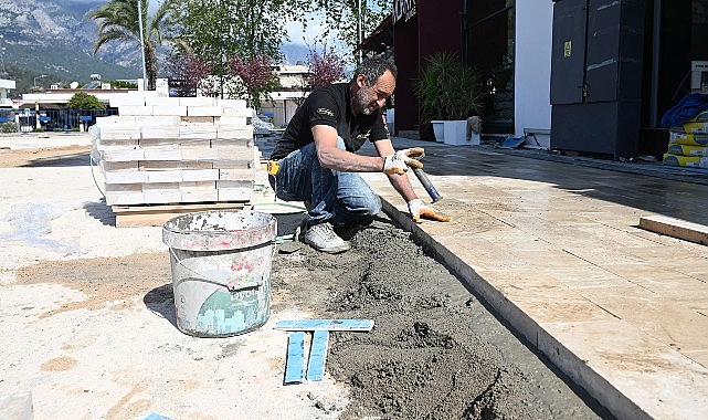 Cumhuriyet Meydanı&rsquo;nda &ccedil;alışmalar devam ediyor&nbsp;
