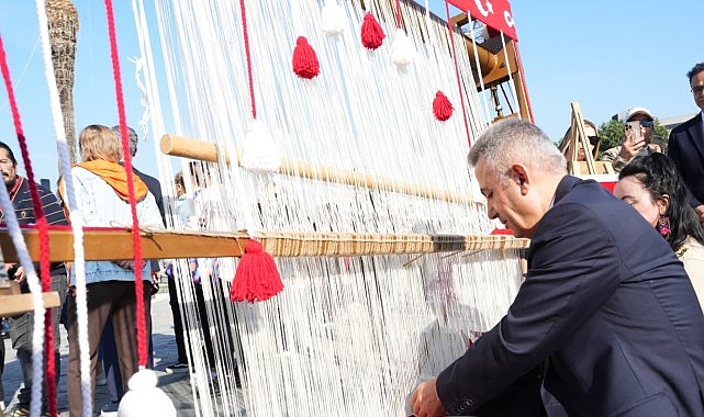 Cumhuriyetimizin 102. Yılı İzmir&rsquo;de Coşkuyla Kutlanıyor