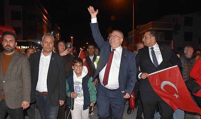Cumhuriyet&rsquo;in 102. Yıld&ouml;n&uuml;m&uuml; Edremit&rsquo;te coşkuyla kutlandı