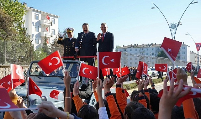 Cumhuriyet'in 102. Yılı G&ouml;lc&uuml;k'te T&ouml;renle Kutladı