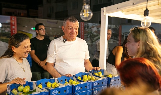 Dalında Kuruyan Bardacığı Belediye Aldı Halka &Uuml;cretsiz Dağıttı