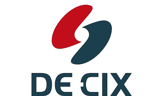 DE-CIX 2024 Yıllık Raporu&rsquo;nu yayınladı: K&uuml;resel m&uuml;şteri kapasitesi, zirve veri trafiği ve bağlı ağlarda b&uuml;y&uuml;k artış