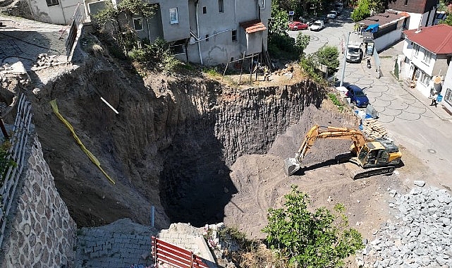 Değirmendere'de toprak kaymasına hızlı m&uuml;dahale