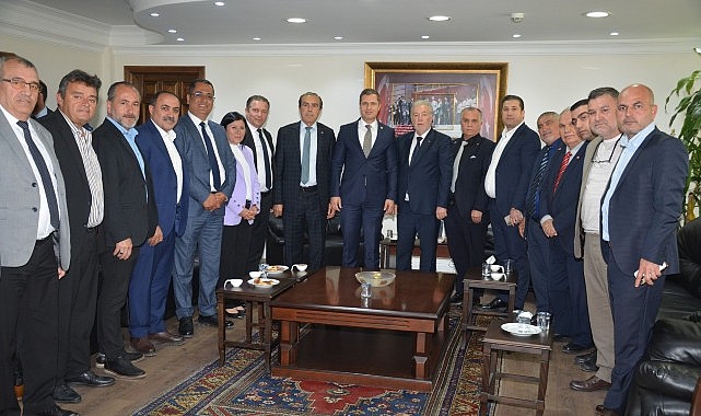 Deniz Y&uuml;cel'e esnaftan sıcak karşılama