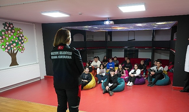 Deprem Haftası&rsquo;nda dayanıklı bina modelleri inşa ettiler
