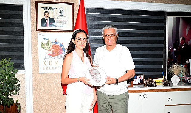 Derece yapan &ouml;ğrenciden Başkan Topaloğlu&rsquo;na teşekk&uuml;r ziyaret