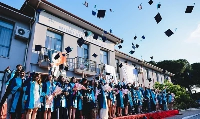 DE&Uuml; Bergama MYO&rsquo;da Mezuniyet Coşkusu
