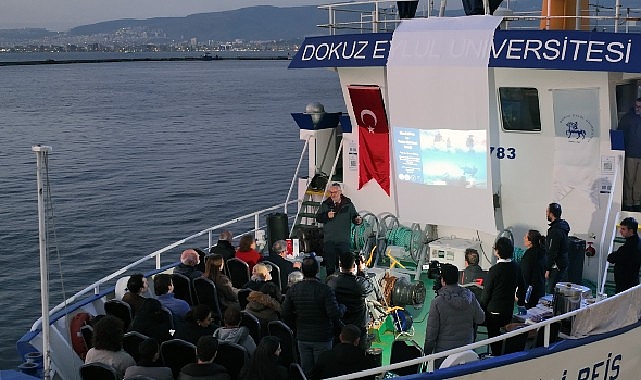 DE&Uuml; Bilim Kafe Sohbetleri&rsquo;nin 4&rsquo;&uuml;nc&uuml; Buluşması Koca Piri Reis Gemisi&rsquo;nde Ger&ccedil;ekleşti