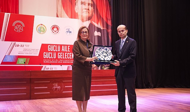 DE&Uuml; Ev Sahipliğinde &ldquo;Uluslararası Aile Sempozyumu&rdquo; Başladı: G&uuml;&ccedil;l&uuml; Aile, G&uuml;&ccedil;l&uuml; Gelecek