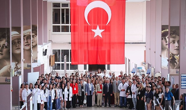 DE&Uuml;&rsquo;de Gen&ccedil;lik Sempozyumu ve Bilim Sanat Şenliği Coşkusu