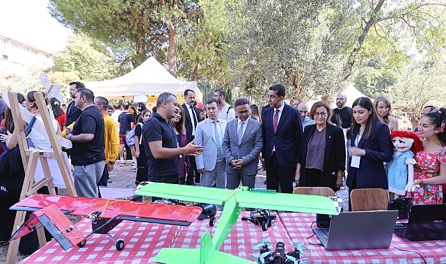DE&Uuml;&rsquo;de &ldquo;İkiz D&ouml;n&uuml;ş&uuml;m&uuml;n İzinde Teknoloji ve Bilim Şenliği&rdquo; coşkuyla başladı