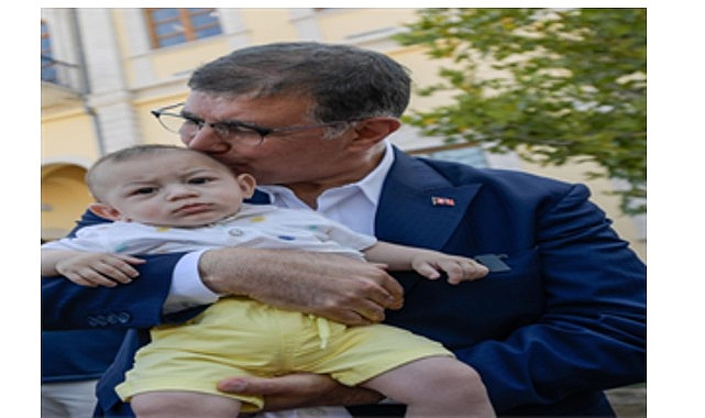 Devrilen &ccedil;ınar ağacı yerine yenisi dikildi
