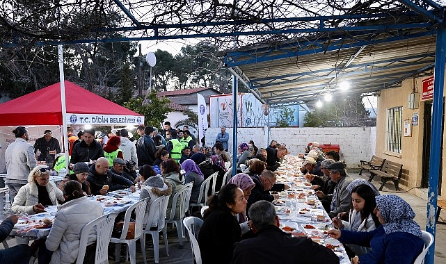 Didim Belediyesi Batık&ouml;y Mahallesi&rsquo;nde İftar Sofrası Kurdu