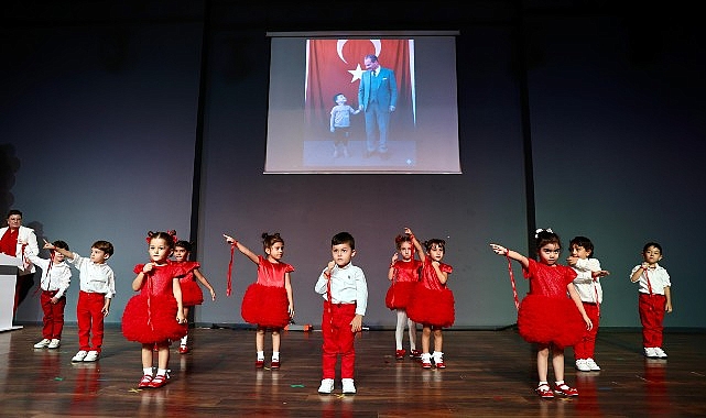 Didim Belediyesi Deniz Yıldızları Kreş ve G&uuml;nd&uuml;z Bakımevi'nde minik y&uuml;rekler 29 Ekim Cumhuriyet Bayramı'nı coşkuyla kutladı