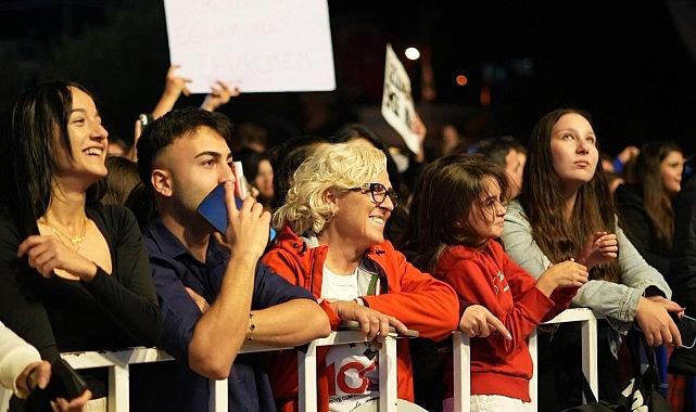 Didim&rsquo;de Cumhuriyet Coşkusu: Didimliler Meydanı Doldurarak Bayramı Kutladı