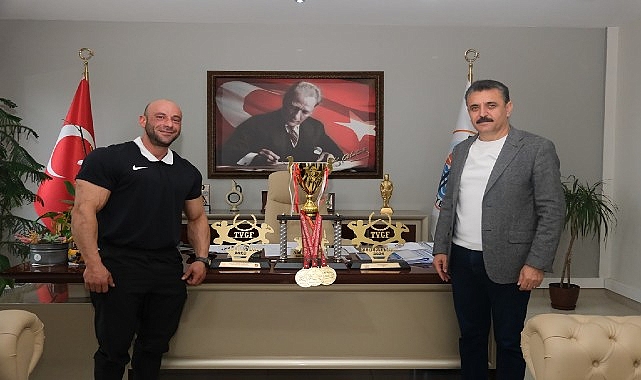 Dikili Belediyesi&rsquo;nin Gururu Yılmaz Acar Şampiyonluğa Doymuyor