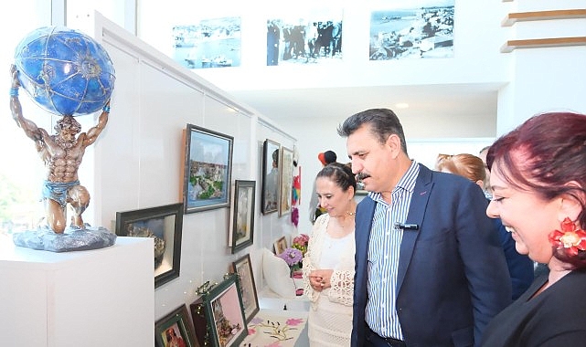 Dikili&rsquo;de sanat r&uuml;zgarı: Kadının eli sanata değdi
