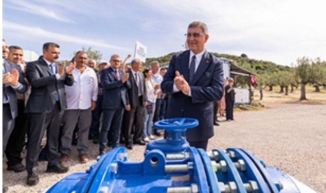 Dikili&rsquo;de toprak suyla buluştu, &uuml;retici bayram sevinci yaşadı
