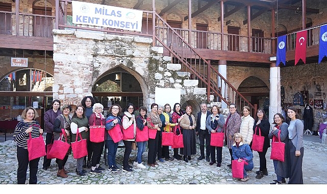 Dikiş At&ouml;lyesi Etkinliğinde El Emeği G&ouml;z Nuru &Ccedil;antalar &Uuml;retildi