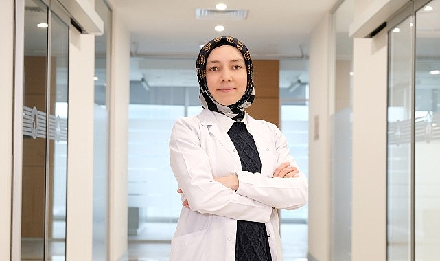 Diş eti &ccedil;ekilmesinin en b&uuml;y&uuml;k sebebi diş taşı!