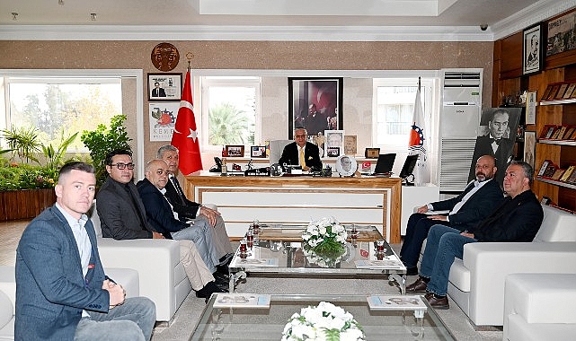 DİSK Antalya Şubesi&rsquo;nden Başkan Topaloğlu&rsquo;na &Ouml;ğretmenler G&uuml;n&uuml; kutlaması