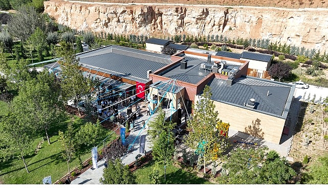 Doğa ve Modern Mimarinin Buluştuğu Kanyon Cafe A&ccedil;ıldı