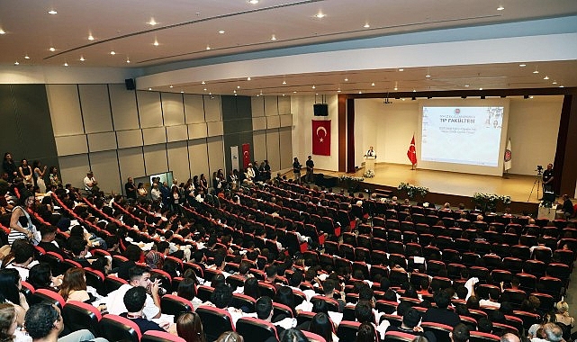 Dokuz Eyl&uuml;l &Uuml;niversitesi Tıp Fak&uuml;ltesi, 2025-2026 Akademik Yılı a&ccedil;ılışı ve Beyaz &Ouml;nl&uuml;k Giyme T&ouml;reni