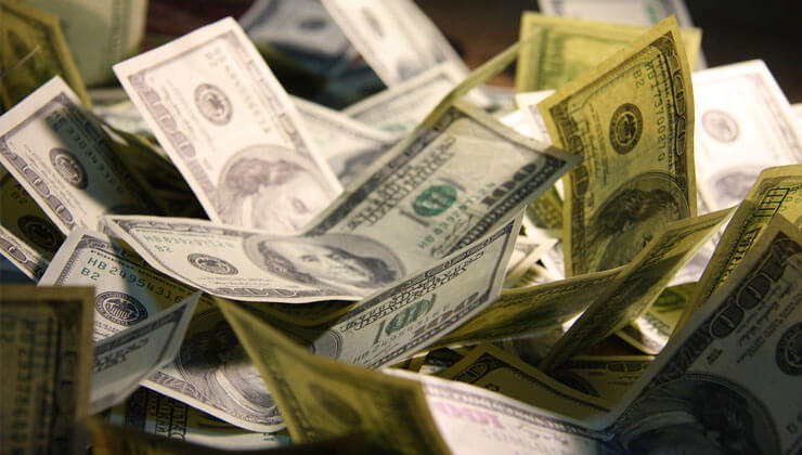 Dolar ve euro haftaya y&uuml;kselişle başladı