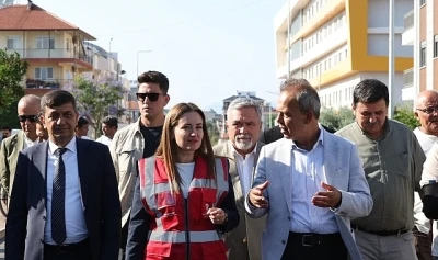 D&ouml;şemealtı Yenik&ouml;y&rsquo;de altyapısı tamamlanan yollar asfaltlanıyor