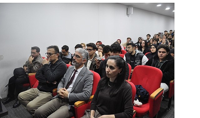 Duayen Savaş Muhabiri Coşkun Aral Egeli gen&ccedil;lerle buluştu