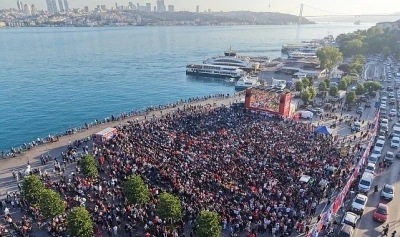 D&uuml;nya Kupası Coşkusu İstanbul&rsquo;un Meydanlarına Taşındı