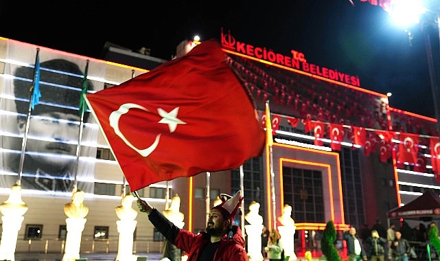 D&uuml;nya Kupası Coşkusu Ke&ccedil;i&ouml;ren&rsquo;de Dev Ekrandan Takip Edildi