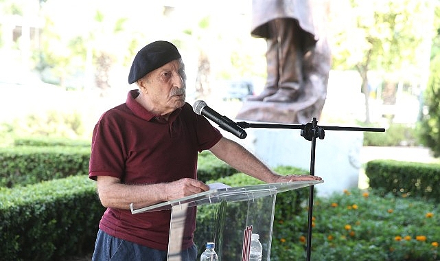 D&uuml;nya şairi Nazım Hikmet, Karşıyaka&rsquo;da şiirleriyle anıldı