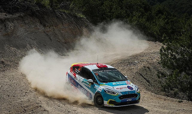 D&uuml;nyadaki ilk ve tek engelli kadın ralli pilotundan &ccedil;ifte podyum